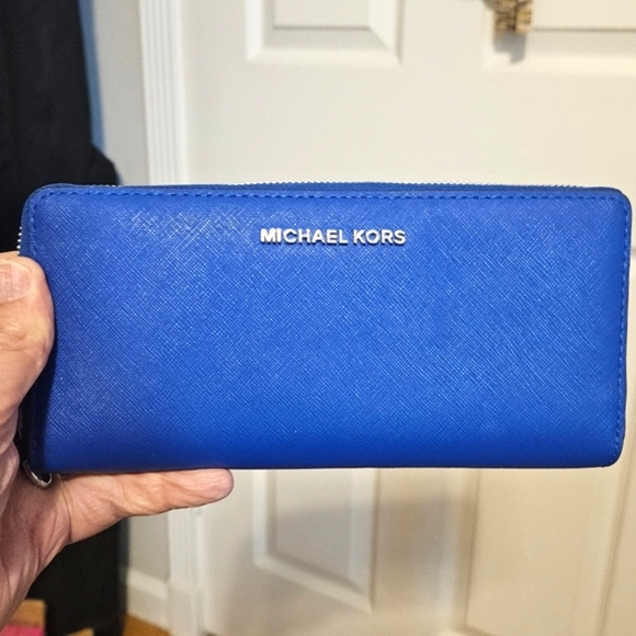 0400~MICHAEL Textured Leather TRAVEL CONTINENTAL Wallet